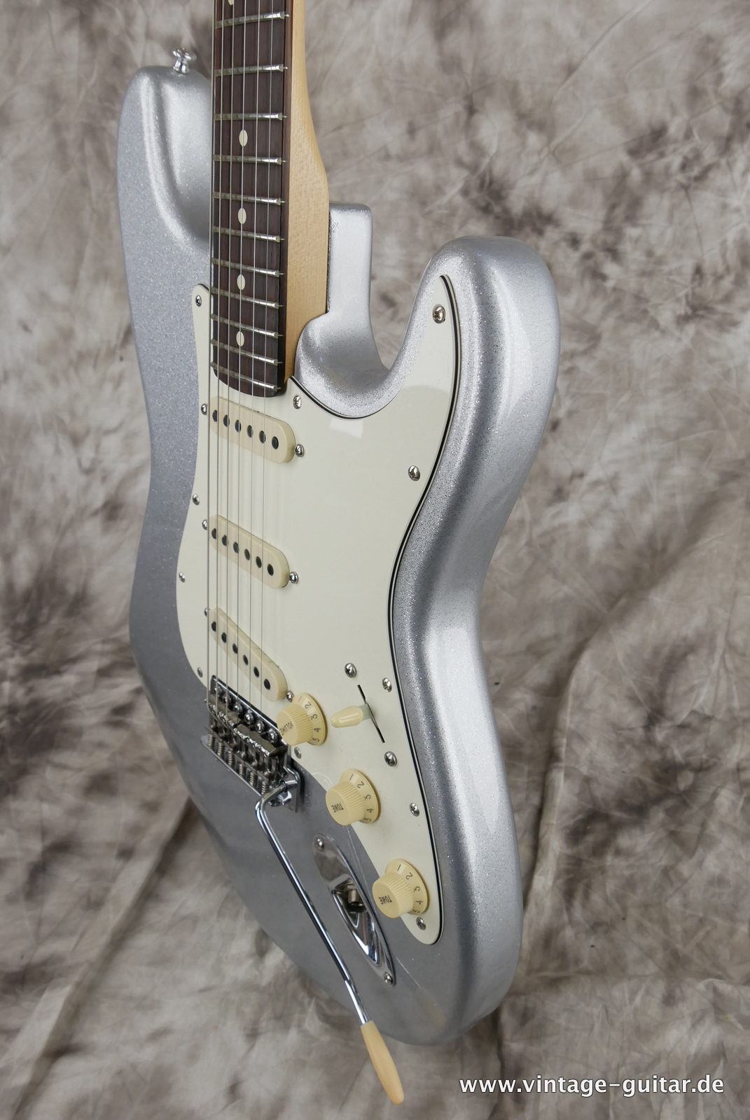 Fender_Stratocaster_built_from_parts_US_neck_ silver_sparkle_2021-006.JPG